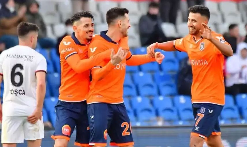 Hangi takımda oynuyor?