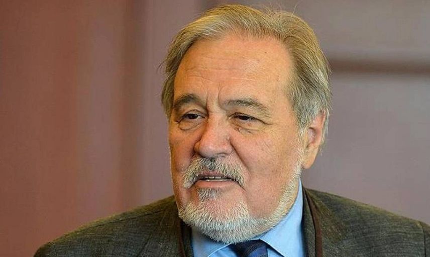 Ünlü tarihçi İlber Ortaylı'dan korkutan haber: Uçakta fenalaştı!