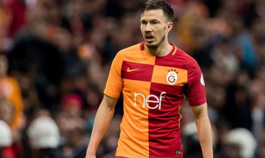 Adana Demirspor, Gökhan Gönül, Podolski ve Balotelli'yi Getiriyor