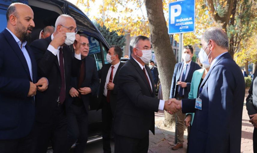 İSMET YILMAZ EVLİ Mİ?