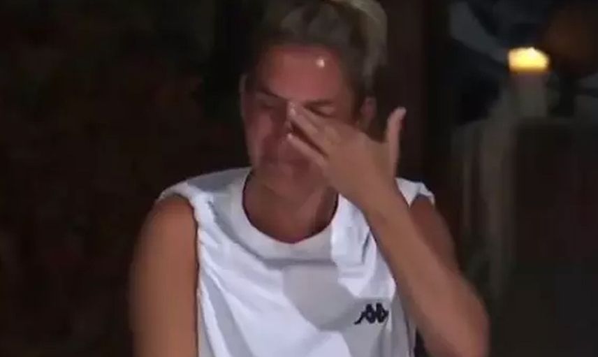 Survivor'da gece yarısı büyük kavga: Tekmeler, yumruklar... Gözündeki morluk dehşete düşürdü!