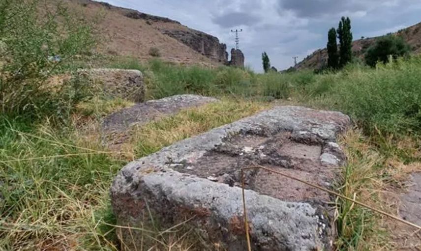 Ankara'da Ermeni mezarlığını defineciler tahrip etti