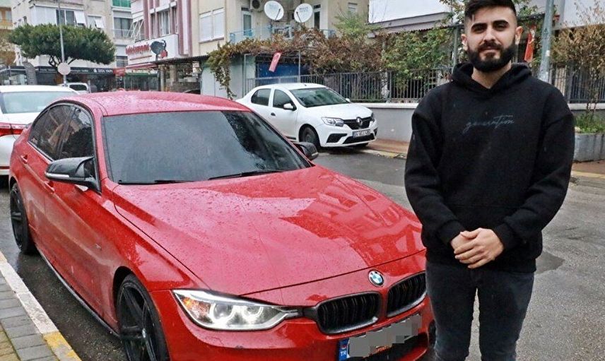 Arabasını Yılbaşı Ağacına Çevirip Sokağa Çıktı Polis Ekiplerine Yakalandı