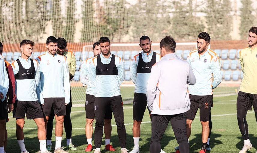 Medipol Başakşehir'de Emre Belözoğlu, Sinan Gümüş'ü Kadrosuna Katıyor!