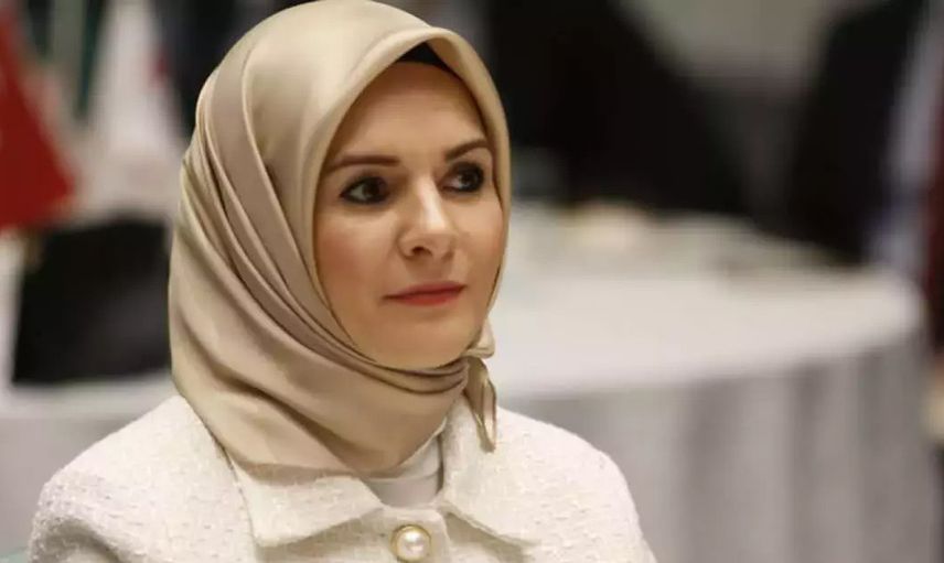 Sadece yetişkinlerin oynadığı iki kişilik bir oyun! Sakla Beni dizisinde iki çocuk arasındaki rezil sahneye tepki yağıyor! Bakan Göktaş o sahne hakkında konuştu: Kabul edilemez!