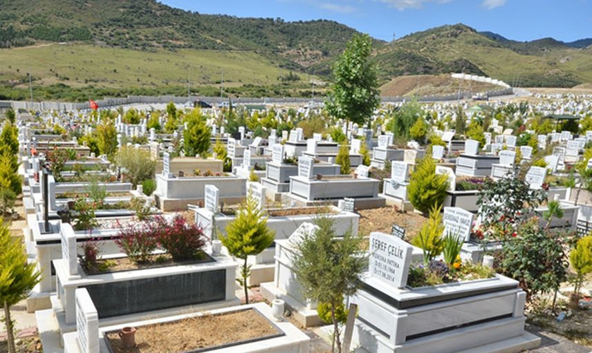 Pakistan'da iğrenç olay! Kadın mezarlarına kilit vurdular sebebi ise akıllara durgunluk verdi