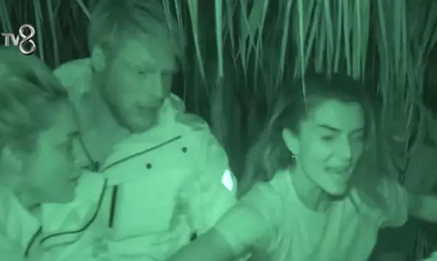 Survivor'da gece yarısı büyük kavga: Tekmeler, yumruklar... Gözündeki morluk dehşete düşürdü!