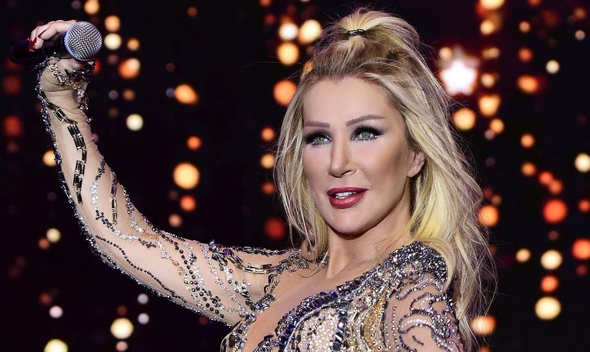 Sabahın Sultanı Seda Sayan'ın programına ünlü şarkıcı ile sevgilisi Çağlar Ökten'in romantik dansı damga vurdu!