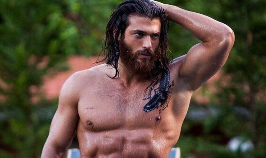 İtalya yıldızı Can Yaman İstanbul'da muhabirlerle tartıştı! Açıklamalarıyla büyük tepki çekti: Kendi sirkinizde...