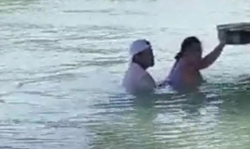 Denizde cinsel ilişkiye girmeye başladılar! Görenler gözlerine inanamadı o anlar işte böyle ifşa oldu