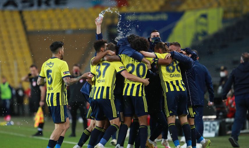 Fenerbahçe'de Caner Erkin ve Sinan Gümüş Kadro Dışı Bırakıldı!