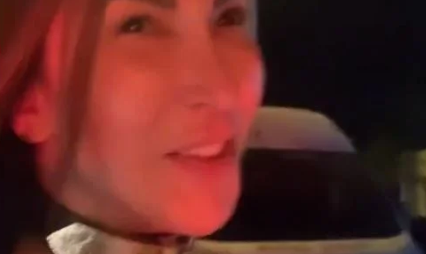 İzmir'de Trafikte Kalan Hande Yener Otostop Çekti