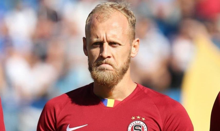 HANGİ MEVKİDE OYNUYOR?