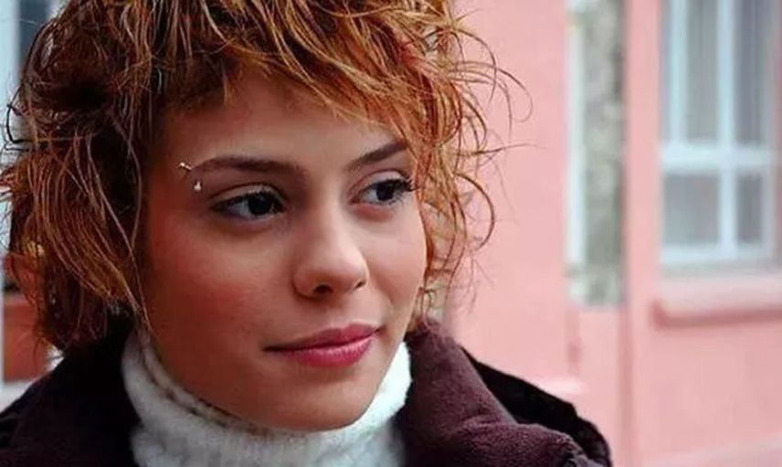 Rüzgar Erkoçlar yeni imajıyla herkesi şaşırttı! Sakallı haline bakan bir daha bakıyor