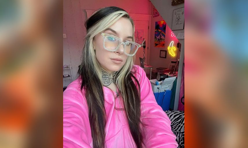 Daha Önce Tükürüğünü Satan Tiktok Fenomeni Ana Dee Şimdi Öyle Bir Şeyini Satışa Çıkardı Ki