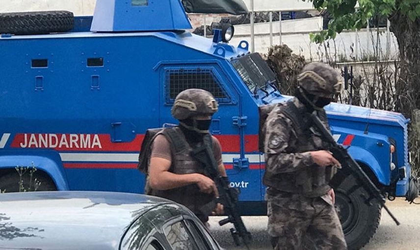 Kocaeli'nde Ailesini Rehin Alan Kişi, Tüfekle Babasını Öldürdü
