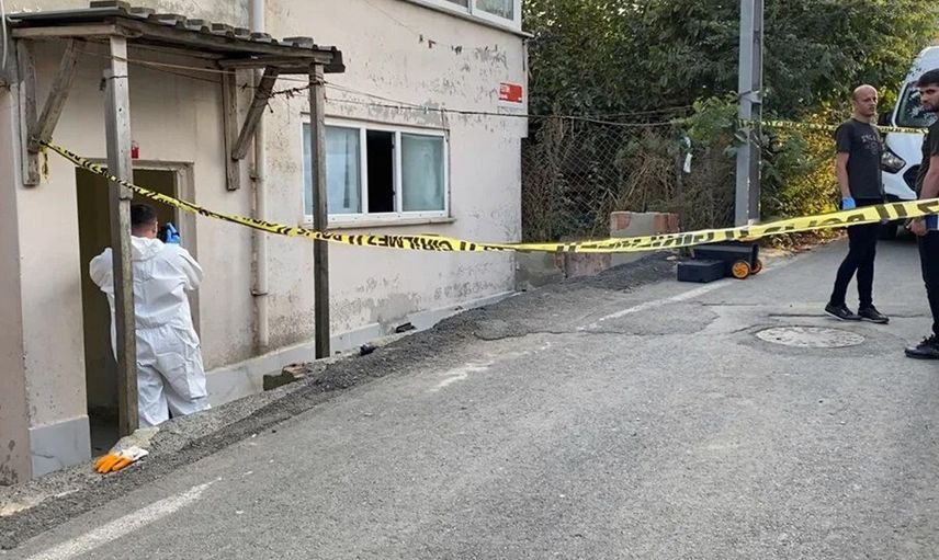 Sultangazi'de kan donduran olay! Kötü kokular üzerine gelen ev sahibi bazanın içinde gördüğü şeyle şoke oldu