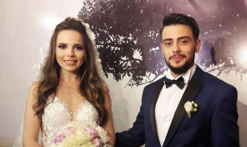 Cinsiyet değiştiren Rüzgar Erkoçlar, karısıyla verdiği pozlarla yeniden gündem oldu 'Bu nasıl değişim'