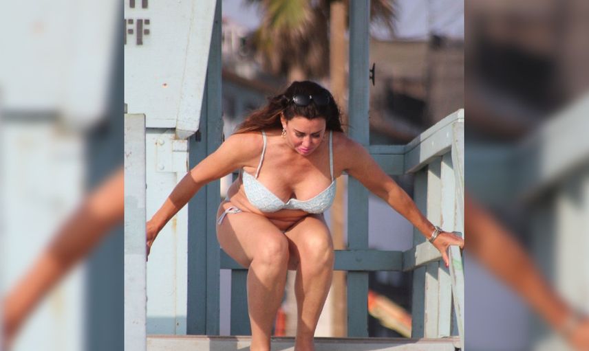 Lisa Appleton ormanda banyo yaptı