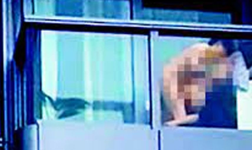 Rezilliklerin ardı arkası kesilmiyor! Balkonda cinsel ilişki yaşadılar hayatları altüst oldu