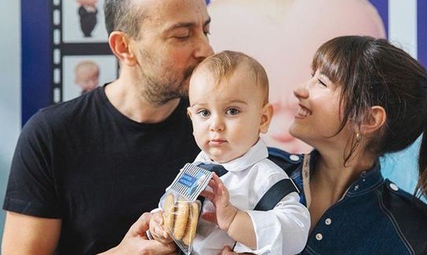Hazal Kaya'nın kızı Leyla Süreyya büyüdü! Güzel oyuncu kızının yüzünü ilk kez gösterdi: Aynı annesi!