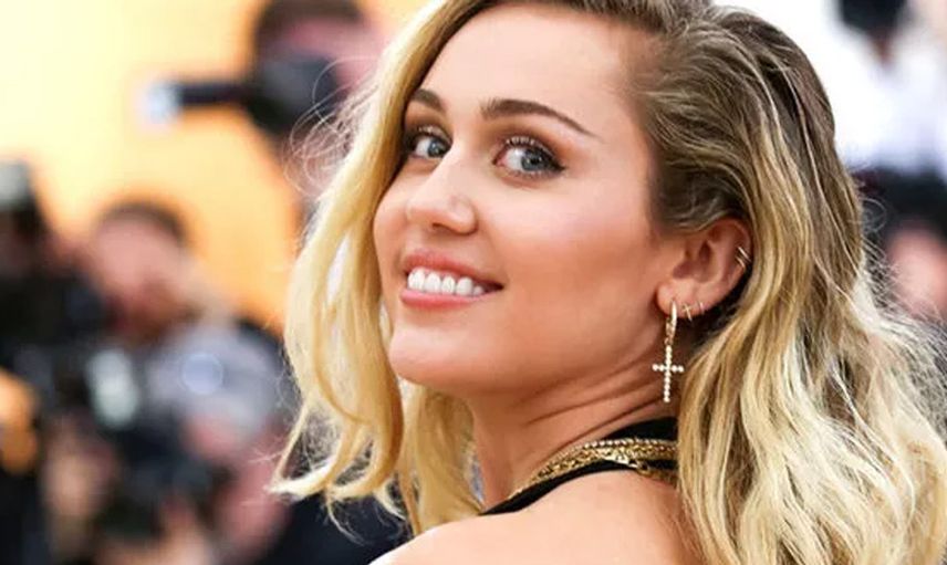 Miley Cyrus ölümle burun buruna geldi: Ünlü şarkıcının uçağına yıldırım çarptı