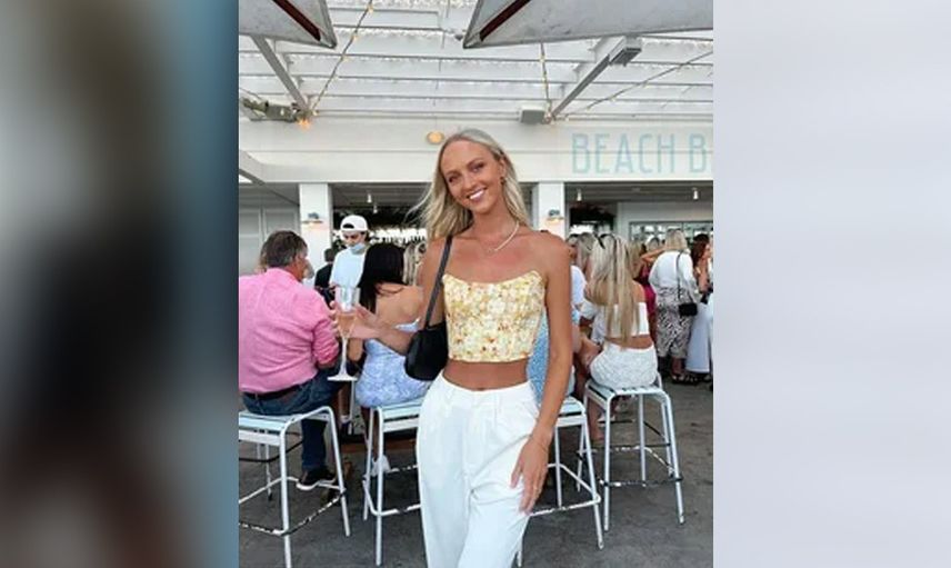 Giydiği kıyafetler müstehcen bulunduğu için işten kovuldu! Ardından öyle bir fotoğraf paylaştı ki servet kazanıyor