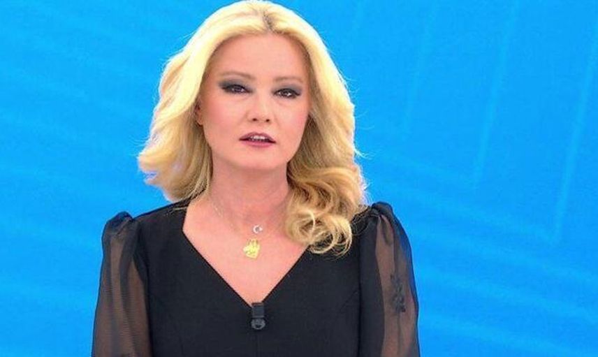 Müge Anlı milyonların önünde rezil oldu! Kayıp kişiyi arayacağım derken bakın kimi aradı! Telefonu kapatmaya çalışırken eli ayağına dolaştı