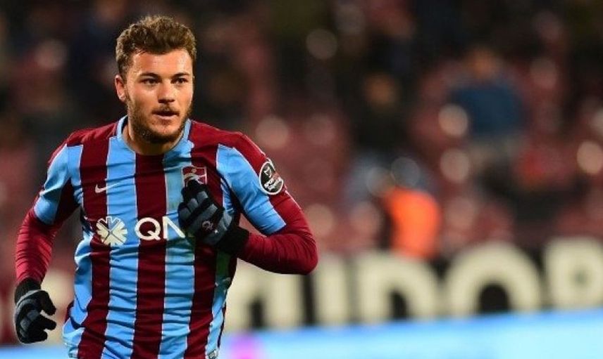 HANGİ MEVKİDE OYNYOR?