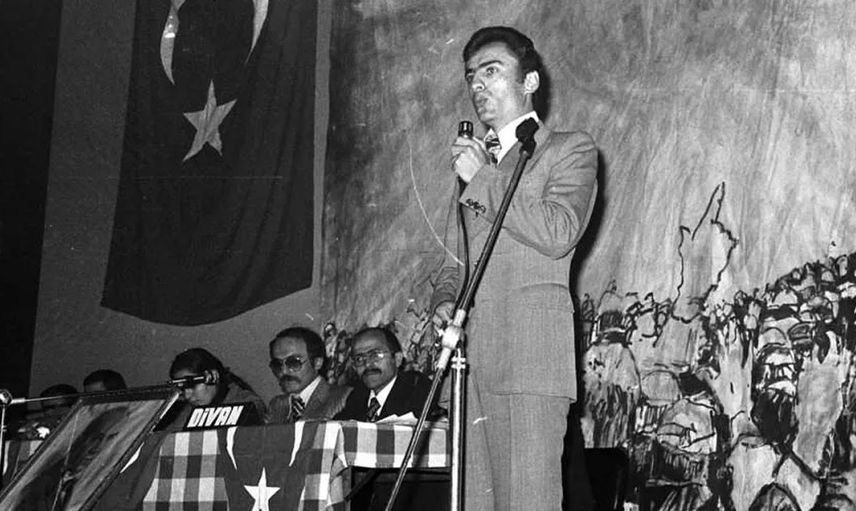 Yiğit dava adamı Muhsin Yazıcıoğlu vefatının 13. yıl dönümünde çok özel arşiv fotoğraflarıyla anıldı