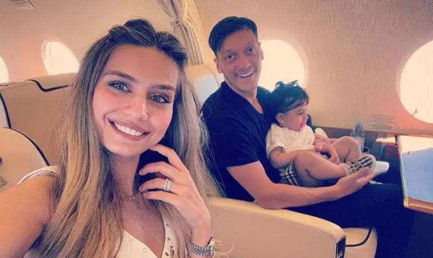 Mesut Özil ve Amine Gülşe çiftinden duygulandıran hareket: 12 yıl boyunca sahip çıkacaklar!