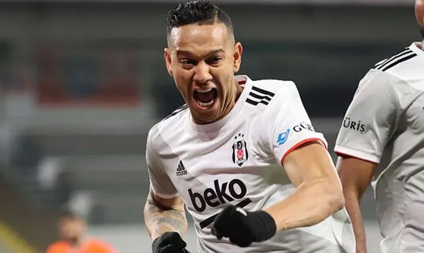 Beşiktaş'ta Cyle Larin, Domagoj Vida ve Josef de Souza'nın İç Transferinde Problem Yaşanıyor!