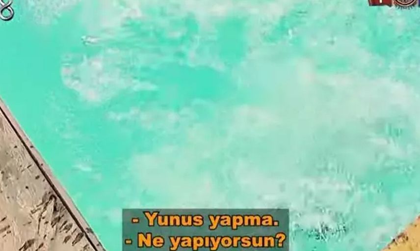 Survivor Yunus Emre rahat durmuyor: Uzak dur uyarıları işe yaramıyor! Aleyna'yı elinden tutup kendine doğru çekti ve...