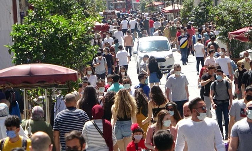 Taksim’de Korkutan Kalabalık!