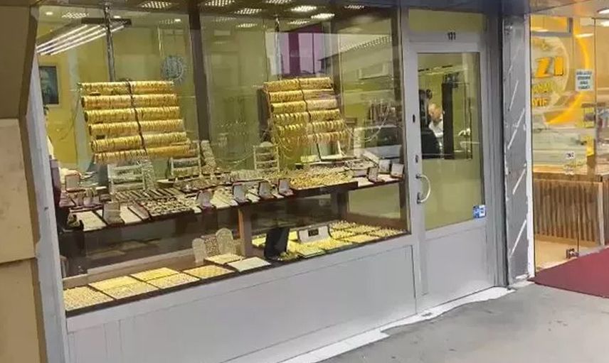 Mustafa Ceceli'ye hırsızlık şoku! Kuyumcu dükkanına giren hırsızlar 2.5 milyon liralık zarar verdi