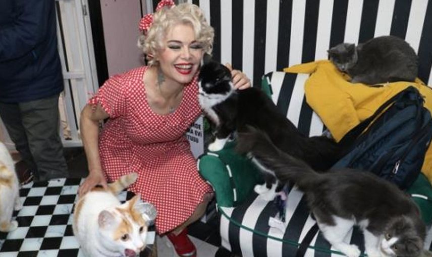 Mardin’de Yerli 'Marilyn Monroe' Dilenci Kıza Şiddet Uyguladı