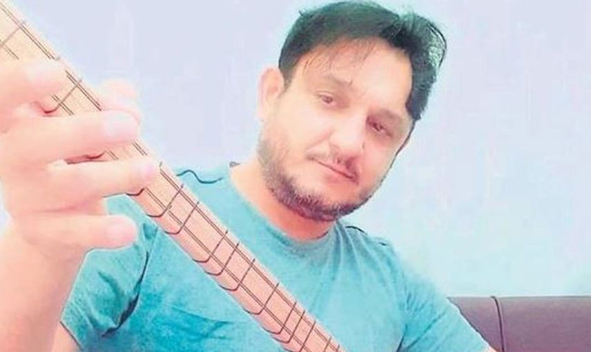 Kapıyı üzerine kilitledi