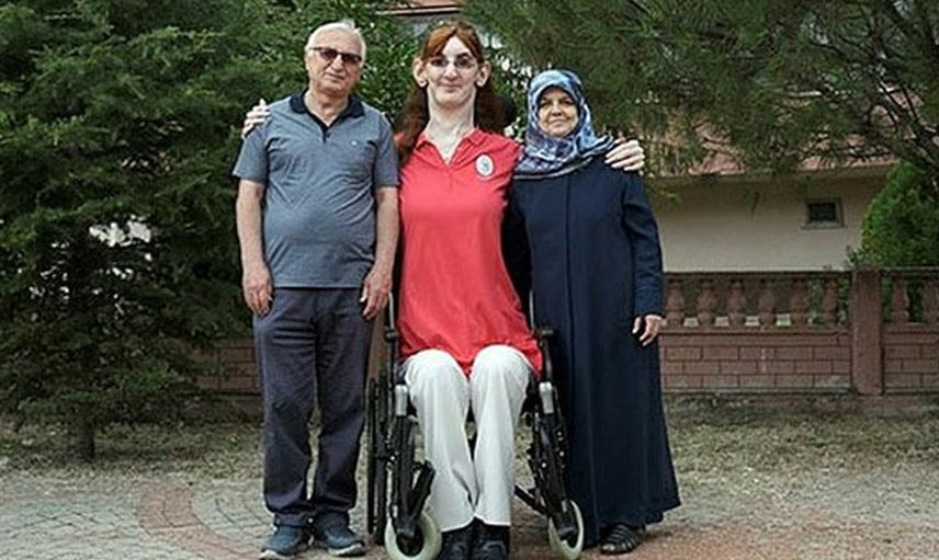 Dünyanın en uzun kadını Rümeysa 3. kez rekorlar kitabına girdi!
