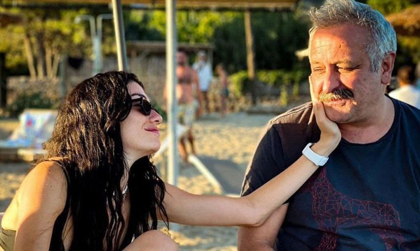 Hazar Ergüçlü'den olay yaratacak pozlar sütyen giymedi ortalık yıkıldı "Görünüyor hanımefendi!"