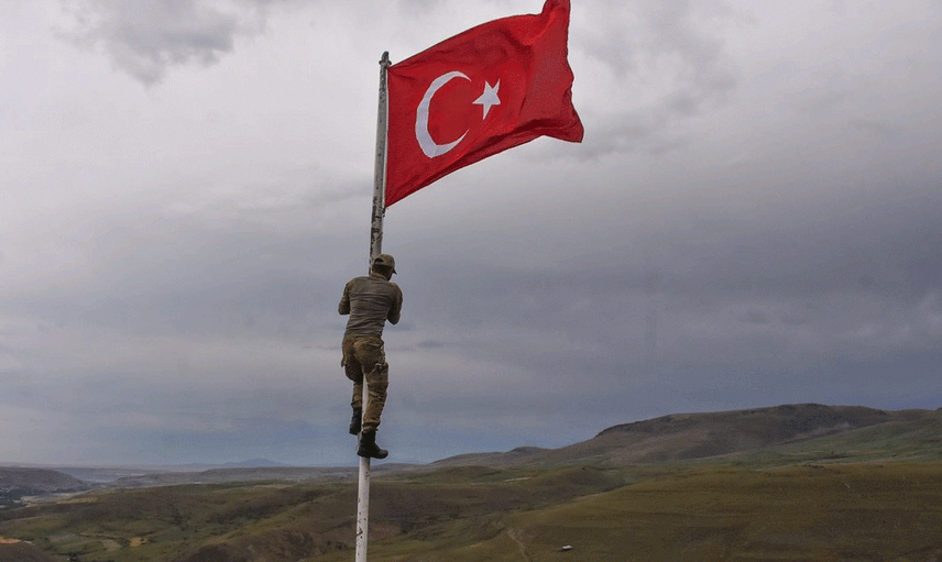 Kars'ta Beş Yıldır Şehitler Anısına Dev Türk Bayrağı Dalgalandırılıyor