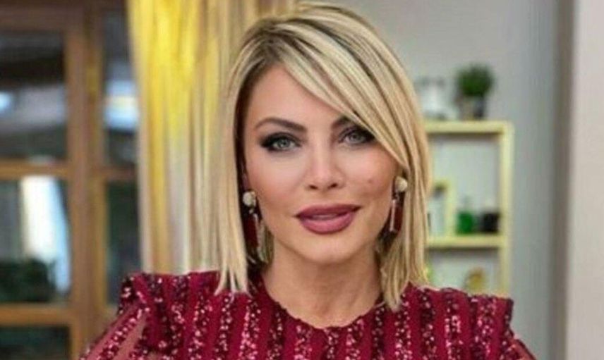 İkiz bebeklerine hamile olan 49 yaşındaki Seray Sever’den kötü haber: Dua istedi
