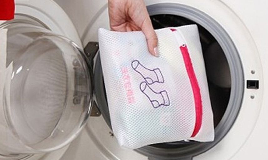 Çamaşır makinesi gerçekten çoraplarımızı yiyor mu?