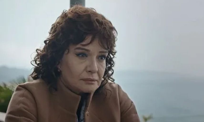 Müjde Ar ve Hülya Avşar’ın ilk defa ortaya çıkan fotoğrafları şaşırttı