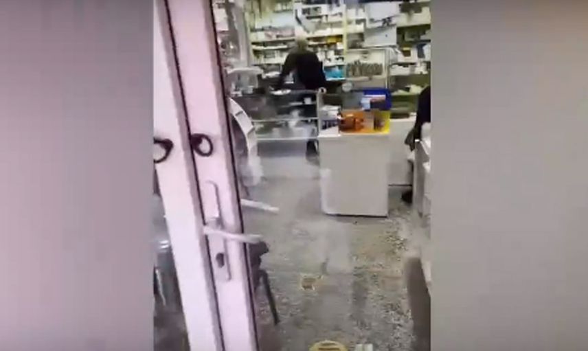 Müstehcen pozlarıyla gündem olan Tuğba Ekinci'den eczacıyı şaşkına çeviren cinsellik sorusu!