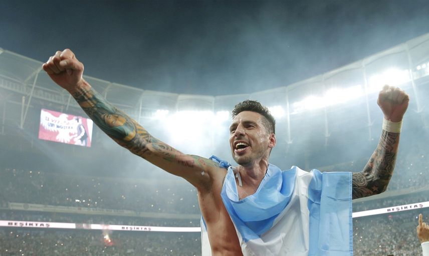 Fenerbahçe Jose Sosa İle Yollarını Ayırıyor!