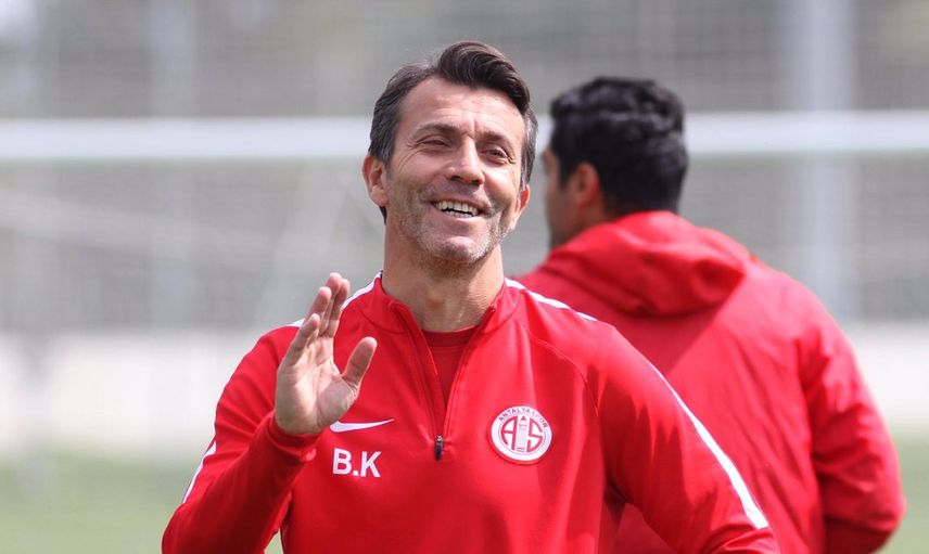 Alanyaspor, Teknik Direktör Bülent Korkmaz İle Anlaştı!