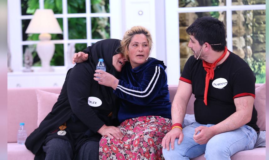 Stüdyoda duygusal anlar! Tam 60 gündür öldü sanılan Hülya Akgül’ü Esra Erol buldu