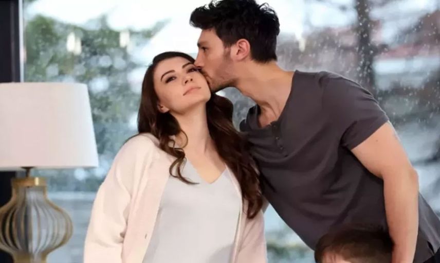 Aşk Mantık İntikam’ın aşkı gerçek mi oldu? Ünlü oyuncu Burcu Özberk gerçeği ağzından kaçırdı