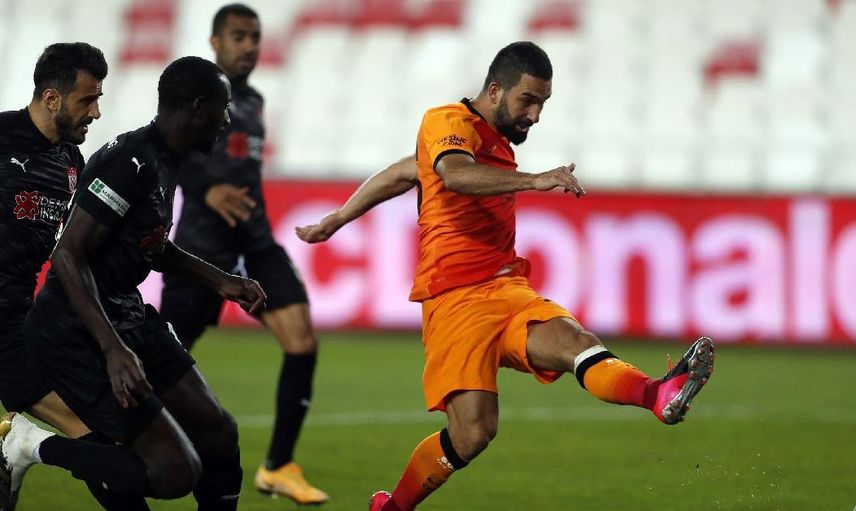 Galatasaray Kaptanı Arda Turan Taraftarlara Seslendi!