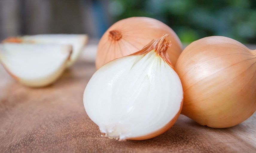 Soğana karanfil batırmak ne işe yarar? Soğana karanfil batırıp başucunuzda bekletmek o hastalığın doğal ilacı